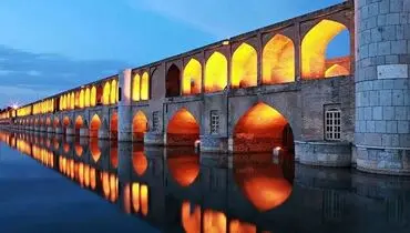حرکت زشت مهمانان اصفهان روی سی و سه پل+ فیلم