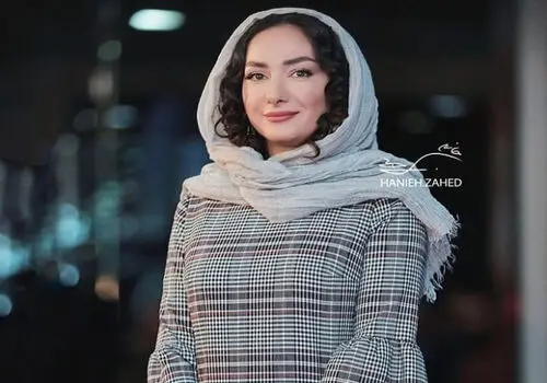 استایل هانیه توسلی در مراسم ختم رضا داوودنژاد با عینکی عجیب و غریب!+ عکس