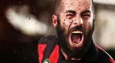 ژستِ نامتعارف نوید پورفرج در این عکس جنجالی شد!
