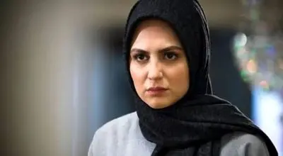 تیپ ساده و شیک بازیگر "آلا": نیلوفر کوخانی در اکران "شهر قصه" با استایلی تمام‌مشکی!