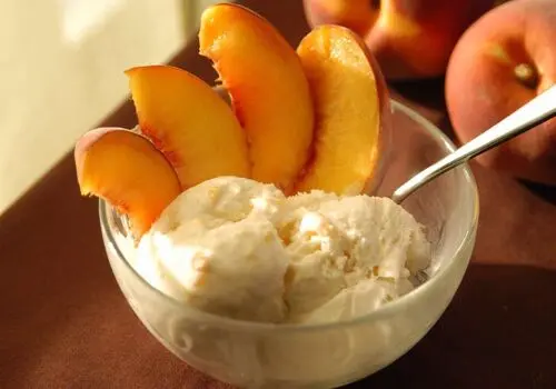 همکاری تماشایی گورخرها در حمله به یک شیر ماده+فیلم
