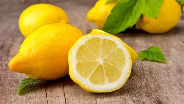 وقتی لیمو را روی صفحه نمایش گوشی خود می گذارید چه اتفاقی می افتد؟+ فیلم