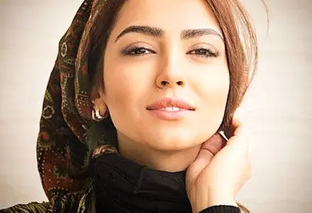 سلفی پربازدید مونا کرمی با مادر و فرزندش