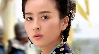 بازگشت پرشور سوسانو: درخشش هان هه جین با استایل تمام‌قرمز در معرفی سریال جدید!