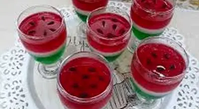 طرز تهیه ژله سه رنگ لیوانی با شیر
