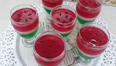 طرز تهیه ژله سه رنگ لیوانی با شیر
