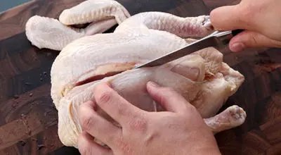 یک آموزش کاربردی؛ طریقه برش زدن حرفه‌ای مرغ کامل + ویدئو