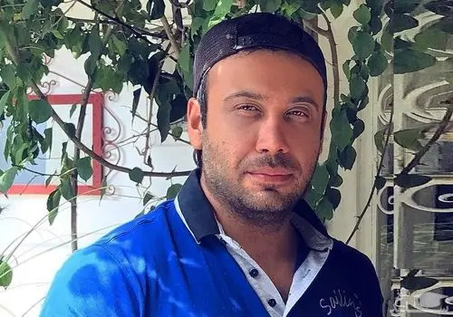 محسن چاوشی با تصویری از کودکی‌اش، تولد ۴۵ سالگی را جشن گرفت+ عکس