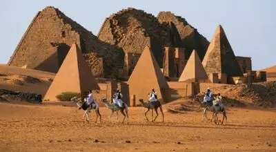 تصاویر شگفت‌انگیز از اهرام باستانی سودان در دل صحرا + عکس