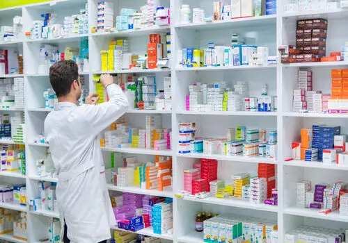 وضعیت پایدار ذخایر دارویی و شیرخشک/ لزوم پرهیز از مراجعات غیرضروری به مراکز درمانی