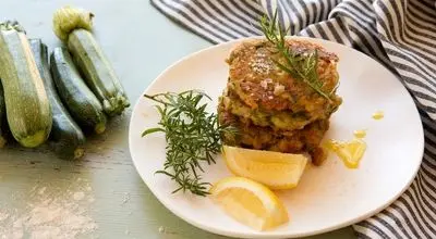 شام امشب با من: لذتی سالم و آسان؛ طرز تهیه کوکو کدو سبز، غذایی رژیمی و سریع!