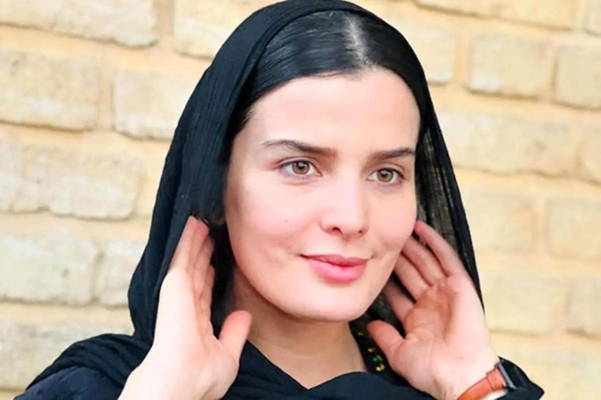  غزاله اکرمی با استایلی شیک و کلاسیک در اکران فیلم سینمایی «شاه نقش» +عکس