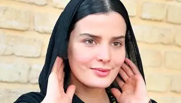  غزاله اکرمی با استایلی شیک و کلاسیک در اکران فیلم سینمایی «شاه نقش» +عکس