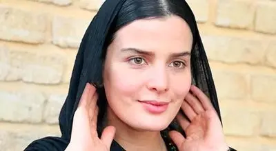  غزاله اکرمی با استایلی شیک و کلاسیک در اکران فیلم سینمایی «شاه نقش» +عکس