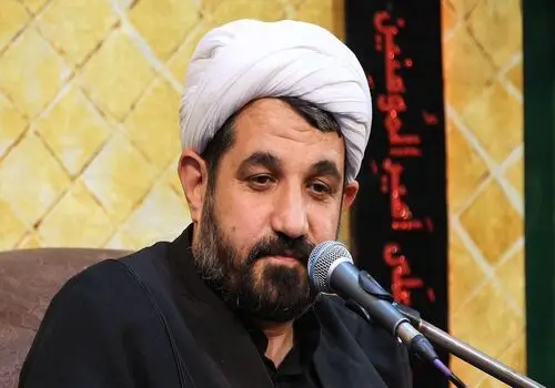  این خدا عبادت‌ کردنی است