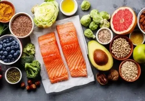 این مواد غذایی به کاهش استرس کمک میکنند + اینفوگرافیک