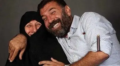 تصویر دیده نشده از حضور متفاوت علی انصاریان در آخرین روزهای فیلم‌برداری / وقتی لبخندها ابدی می‌شوند