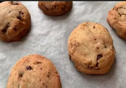 طرز تهیه بهترین کوکی های شکری دو رنگ فقط در ۱۰ دقیقه+ فیلم /روش پخت کوکی های شکری با مواد ساده