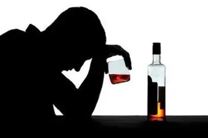 نوشیدن الکل خطر ابتلا به سرطان را افزایش می‌دهد