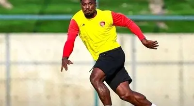 ستاره پرسپولیس با لبوبو وارد شد
