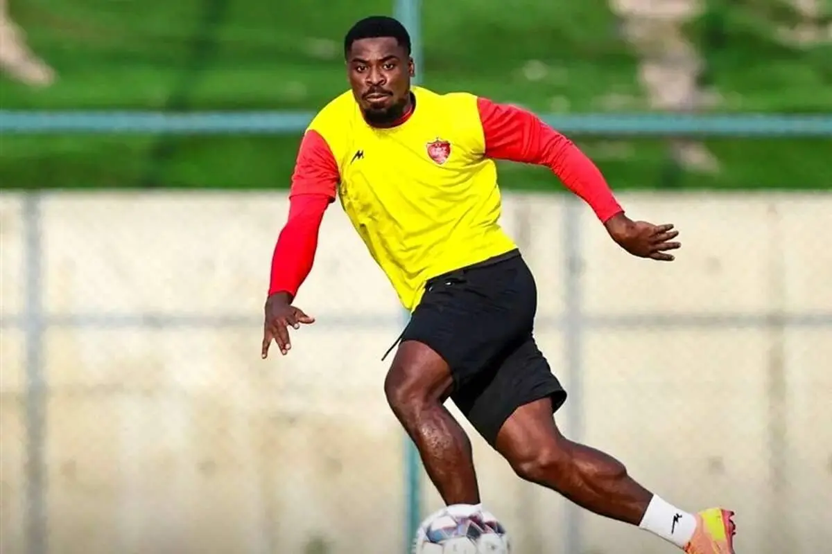 ستاره پرسپولیس با لبوبو وارد شد