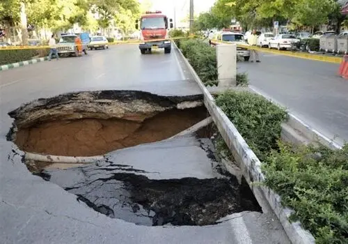 فرونشست یادگاری دوران هخامنشیان و ساسانیان: نقش رستم در آستانه تخریب 