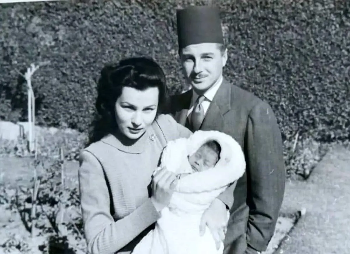 عکس/ «فوزیه» در کنار سه فرزندش شهناز، نادیا و حسین»؛ دهه ۲۰ و ۳۰
