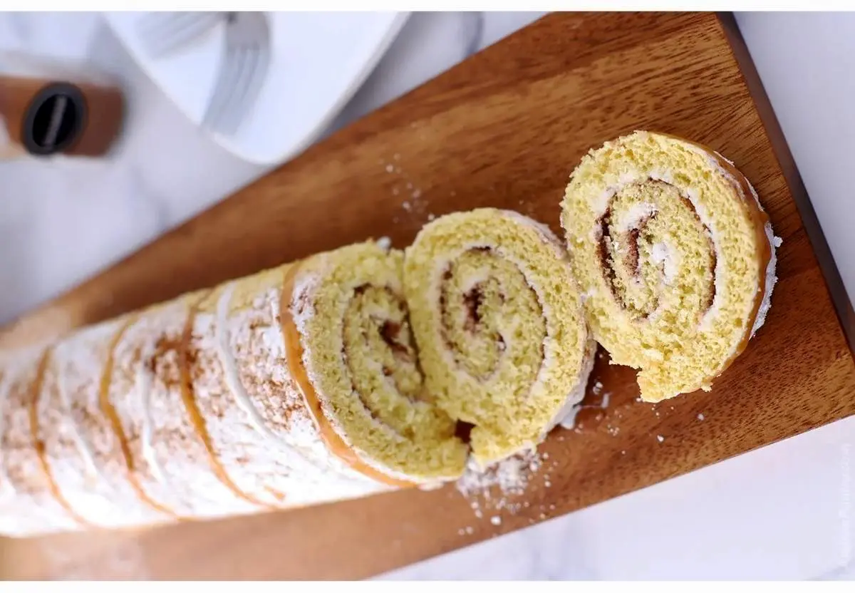 راز یک رول کیک بی‌نقص؛ نرم، شیرین و پر از دارچین