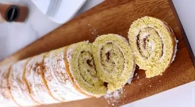 راز یک رول کیک بی‌نقص؛ نرم، شیرین و پر از دارچین