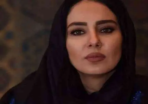 عکسهای فوق لاکچری شیدا یوسفی با لباسی ست با خانه های روستایی در یونان