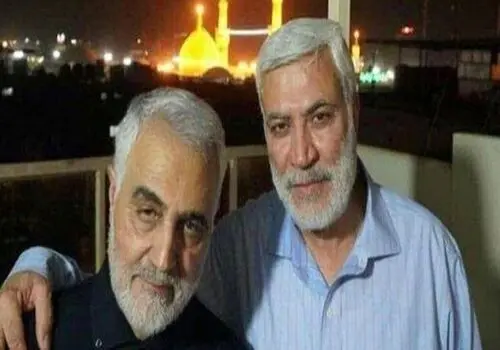 تصویری از حاج قاسم در کنار مادرش