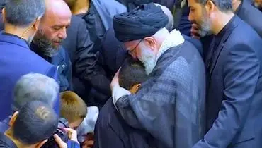 صحنه هایی از حضور رهبر انقلاب اسلامی در جمع خانواده شهید رئیسی+ فیلم