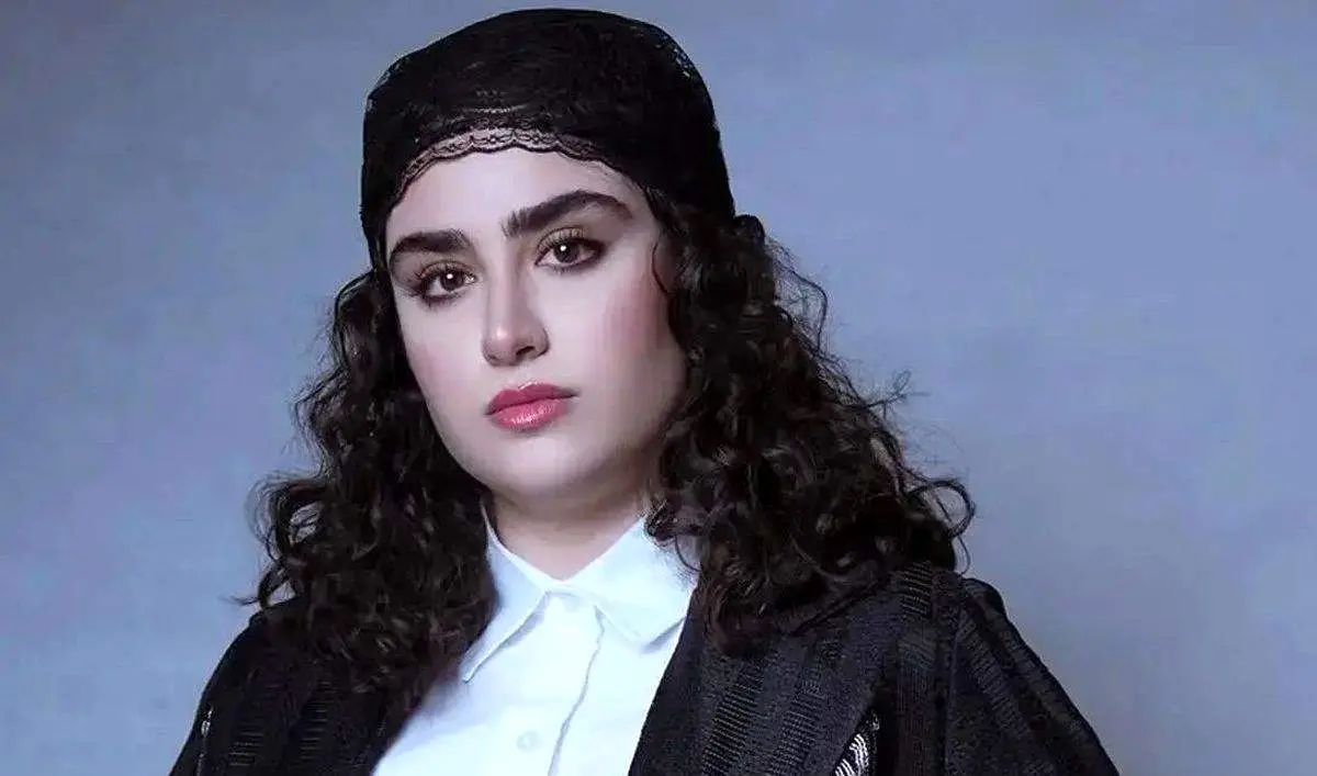 هانیه غلامی با تیپ خاص «توری و ریشه‌دار»