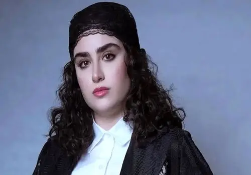 هانیه غلامی با تیپ خاص «توری و ریشه‌دار»