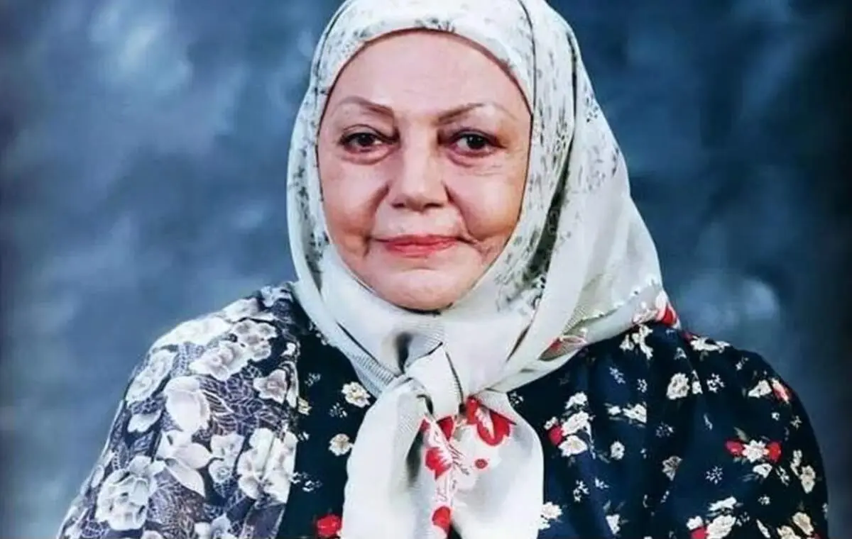 عکسی از حمیده خیرآبادی در لباس نظامی زمانی که ساکسیفون می‌نواخت!