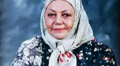 عکسی از حمیده خیرآبادی در لباس نظامی زمانی که ساکسیفون می‌نواخت!
