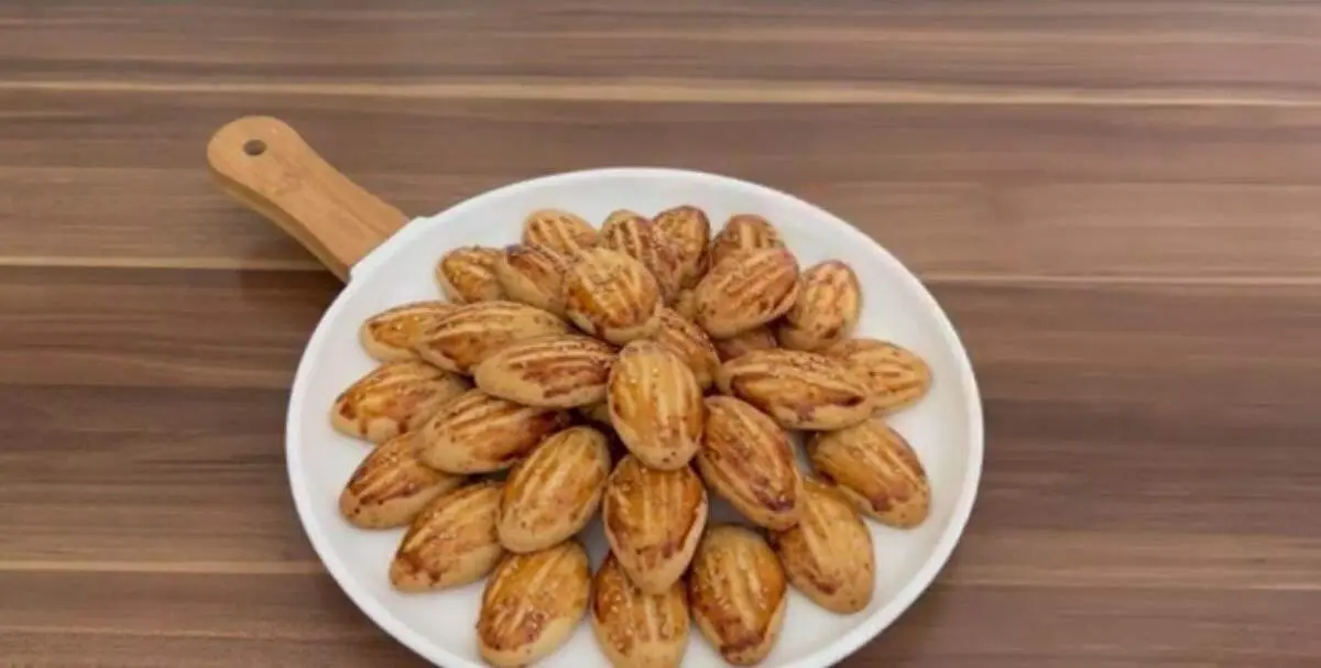 طرز تهیه خوشمزه‌ترین شیرینی کنجدی فقط در ۱۰ دقیقه+ فیلم / ساده ترین دستور پخت شیرینی کنجدی برای عصرانه
