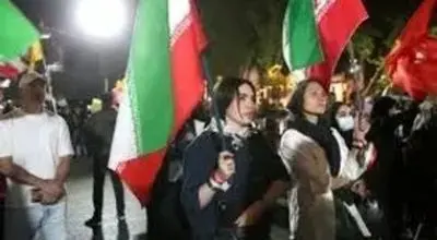 رپ خوانی یک جوان در تجمعات شبانه جلب توجه کرد/ویدیو 