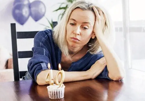 چالش‌های دوران میانسالی در زندگی مشترک: چگونه رابطه را در گذر زمان حفظ کنیم؟