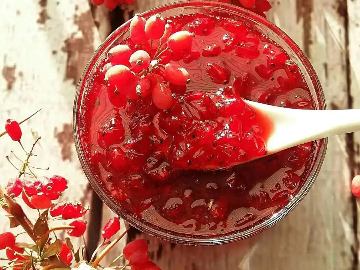 طرز تهیه مربای زرشک؛ قرمز و شفاف با طعمی دلنشین

