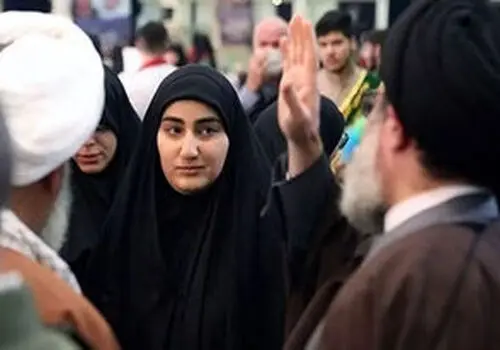 واکنش تند زینب سلیمانی دختر حاج قاسم به آتش‌ زدن پرچم ایران در یکی از دانشگاه‌ ها