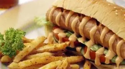 چرا پزشکان می‌گویند باید مصرف هات داگ را قطع کنید؟