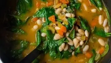 طرز تهیه سوپ سبزیجات و لوبیا سفید؛ خوشمزه و گیاهی

