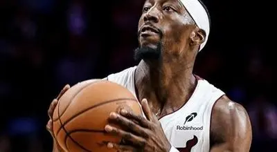 قطع نشست خبری به خاطر تماس مادر