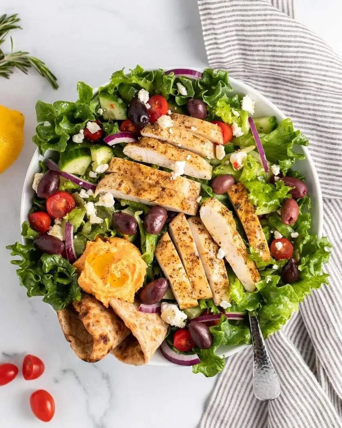 سالاد یونانی با مرغ؛ غذای پروتئینی و رژیمی