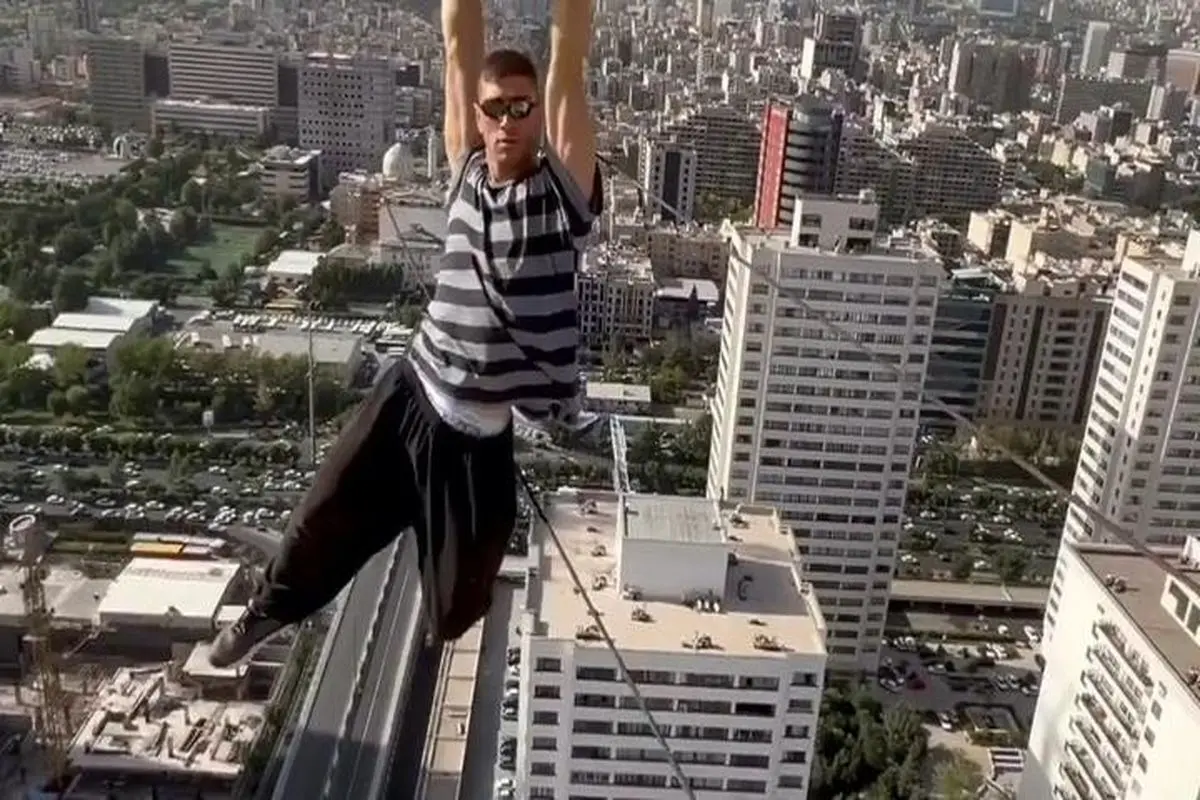 بازی با مرگ دو پارکورکار روی اتوبانی در تهران+ فیلم