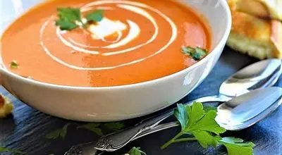 سوپ گوجه‌فرنگی؛ گرمایی دلپذیر در یک کاسه