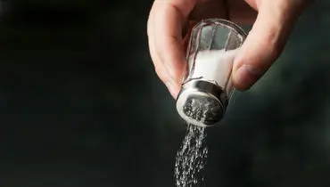 راهکار ساده برای جلوگیری کلوخه شدن نمک در نمکدون
