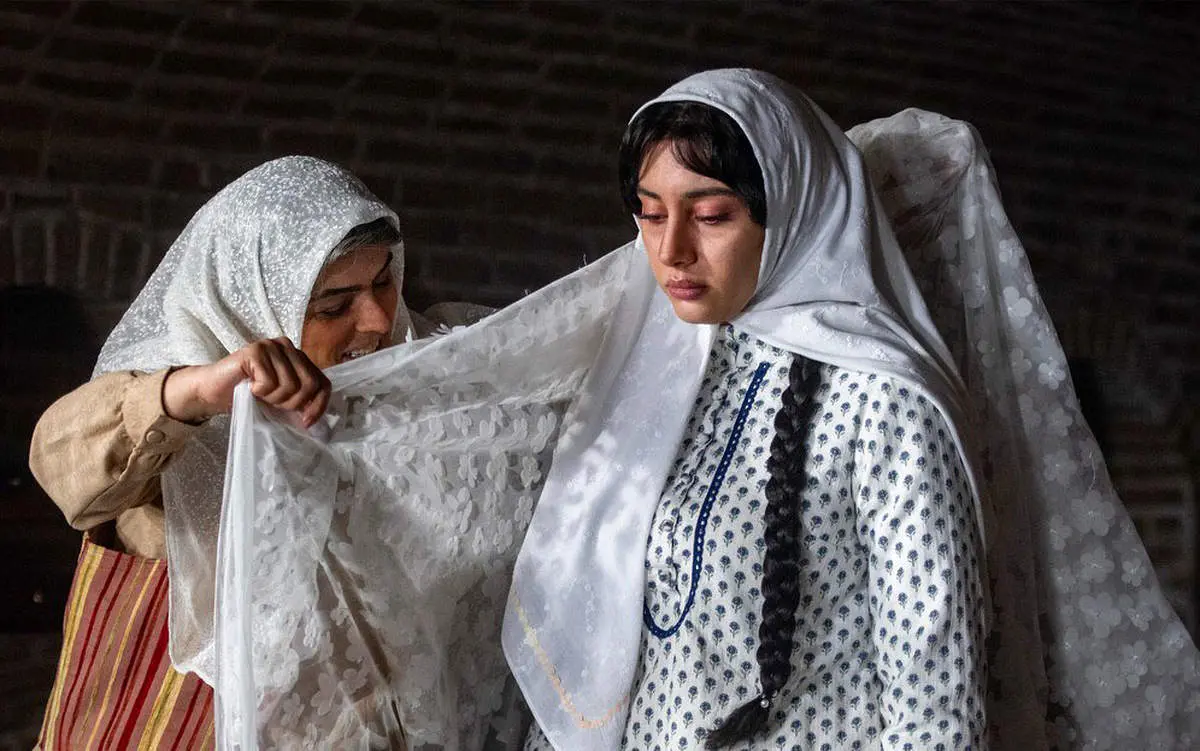 تصاویری جالب از بازیگران زن «بامداد خمار» در پشت صحنه سریال | عکسی به سبک دوران قاجار