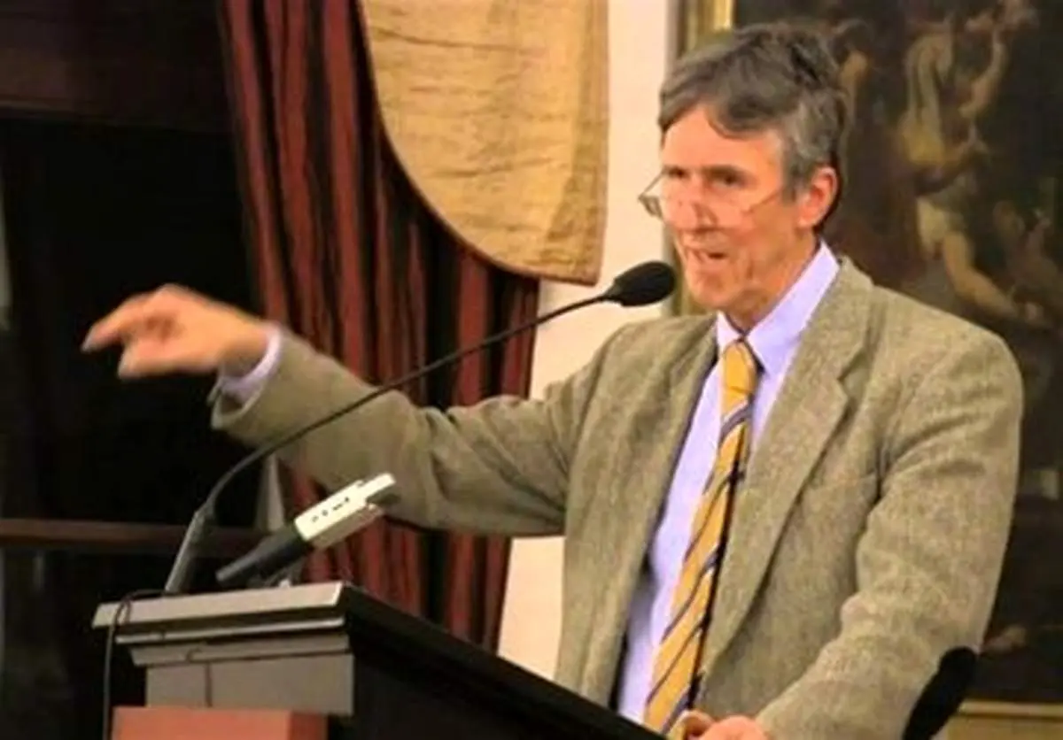 مایکل جونز: رواج بی حجابی در ایران، نقشه سازمان سیا است